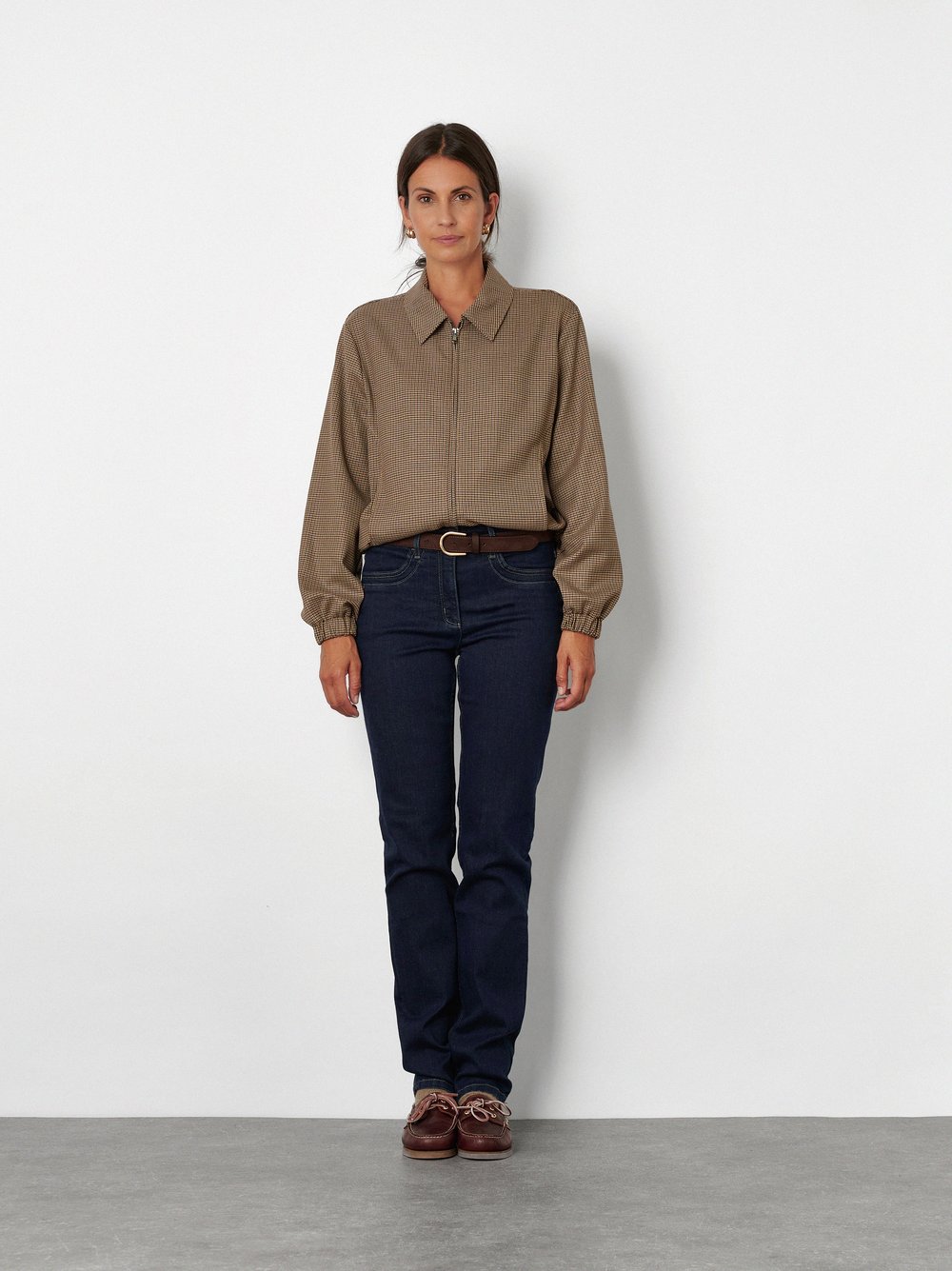 Damenjeans Be Loved in Dark Blue, slim-Fit Jeans mit hohem Bund, Frontansicht am Model getragen