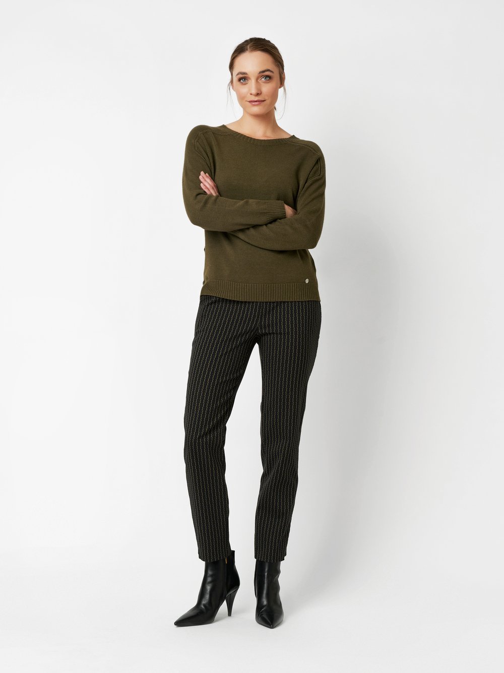 Pullover Ginette olive Outfitansicht Pullover Ginette olive Outfitansicht