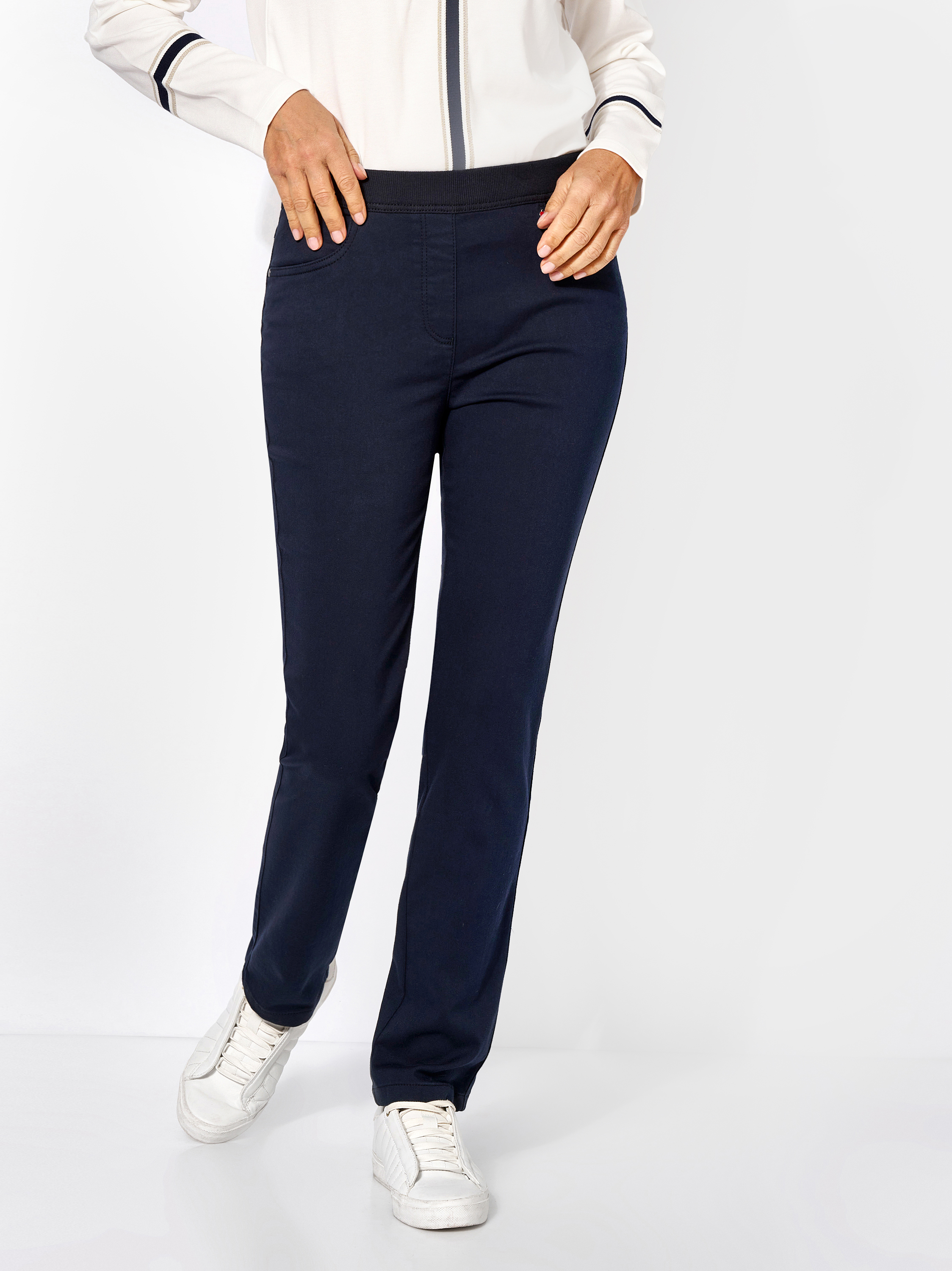 Damenhose My Darling Slim in navy, 5-Pocket mit Jerseybund, Outfitansicht am Model