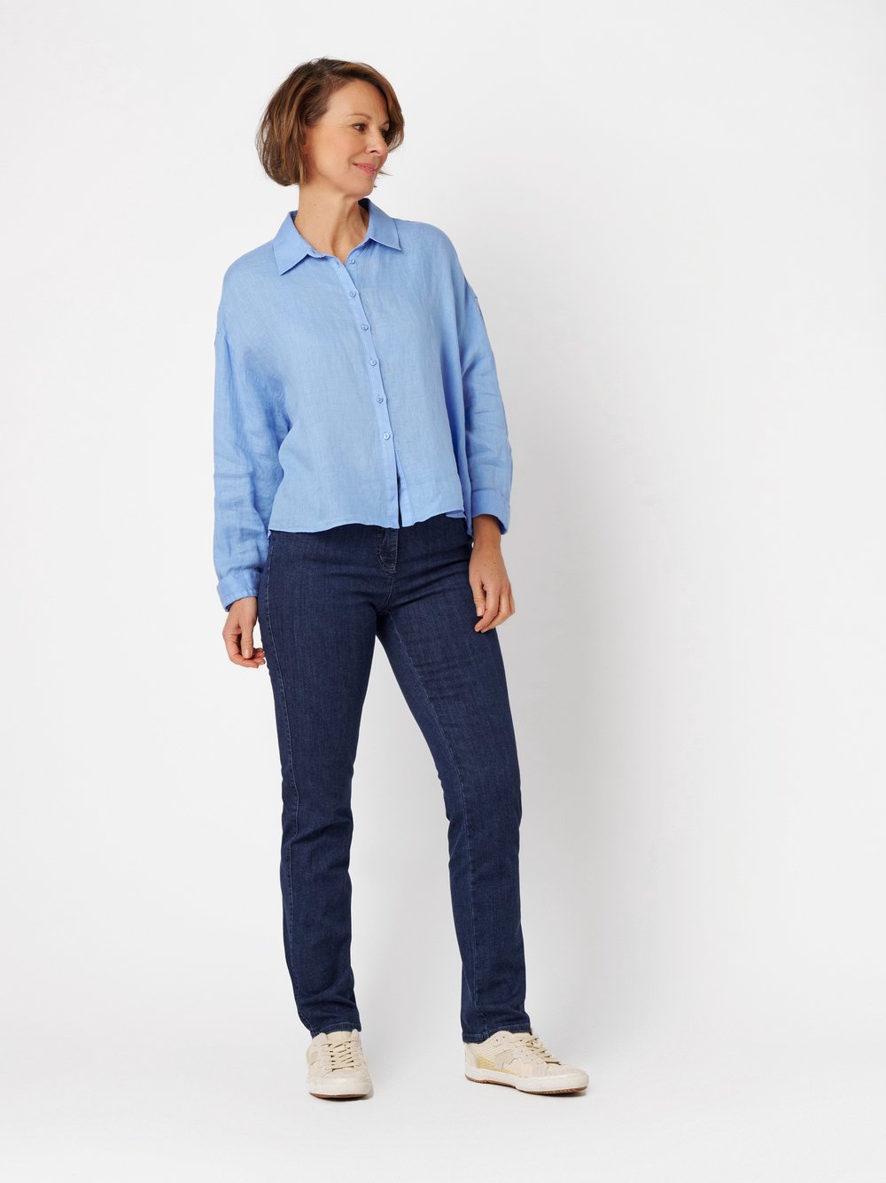 Damenjeans Meine beste Freundin Slim in mid blue, leichte Slim-Fit Jeans, Outfitansicht am Model