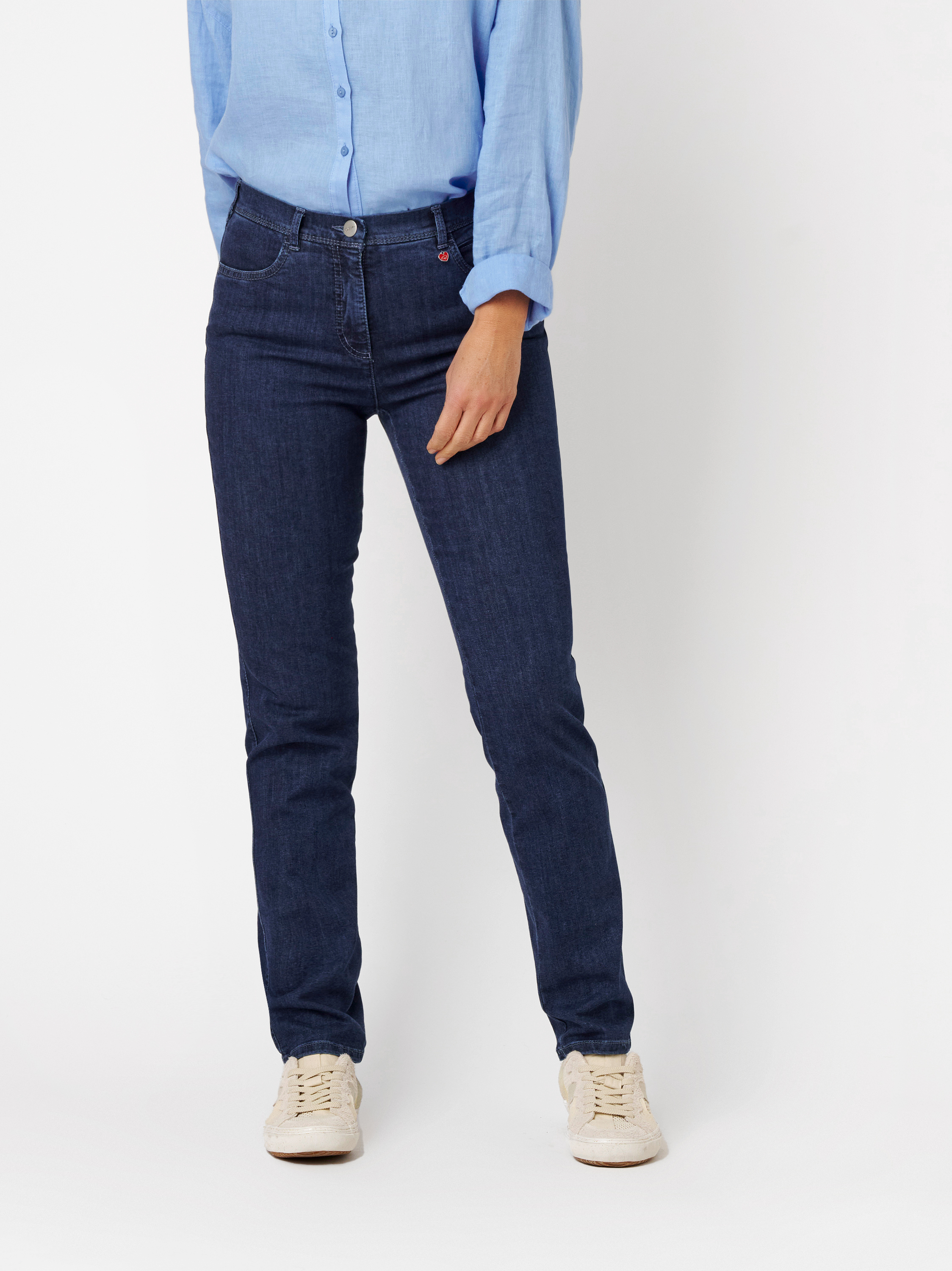 Damenjeans Meine beste Freundin Slim in mid blue, leichte Slim-Fit Jeans, Outfitansicht am Model