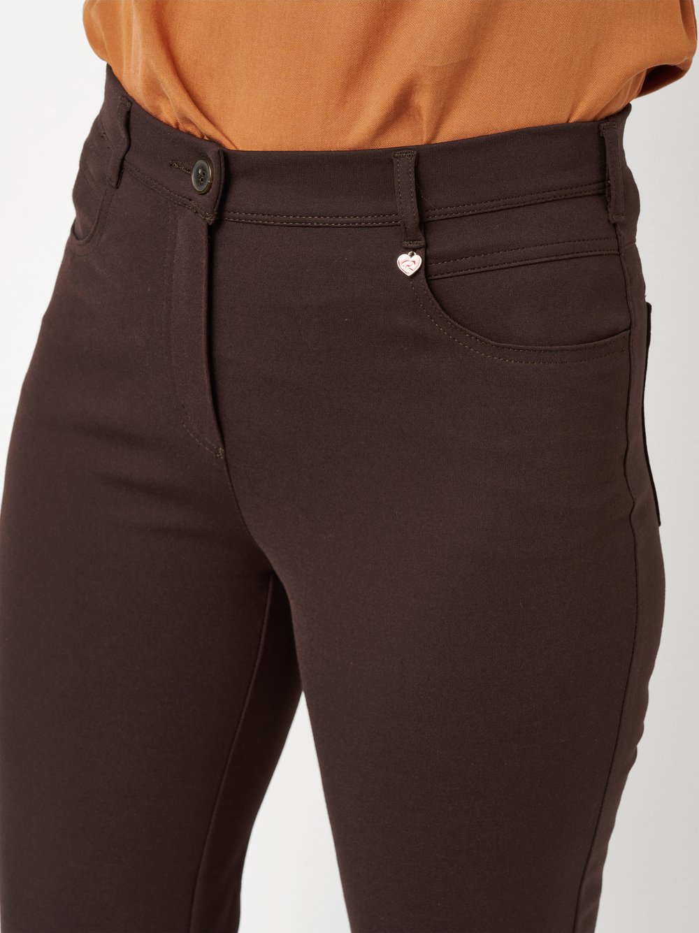 Damenhose Meine beste Freundin in Dunkelbraun, Jerseyhose in Straight-Fit, Detailansicht