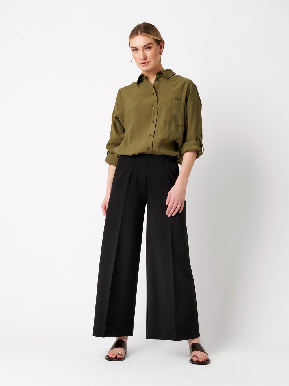 Damenhose Jenny Culotte in black, Culotte aus Jersey, Outfitansicht am Model