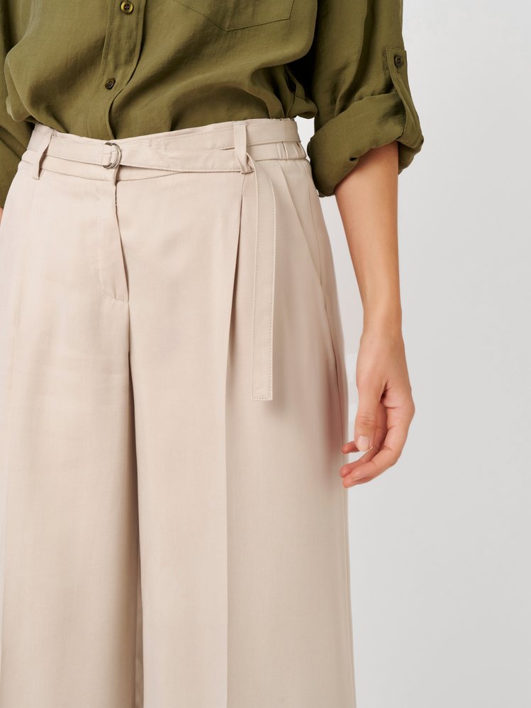 Damenhose Luisa Culotte in light beige, Culotte mit Guertel und Bundfalten, Detailansicht