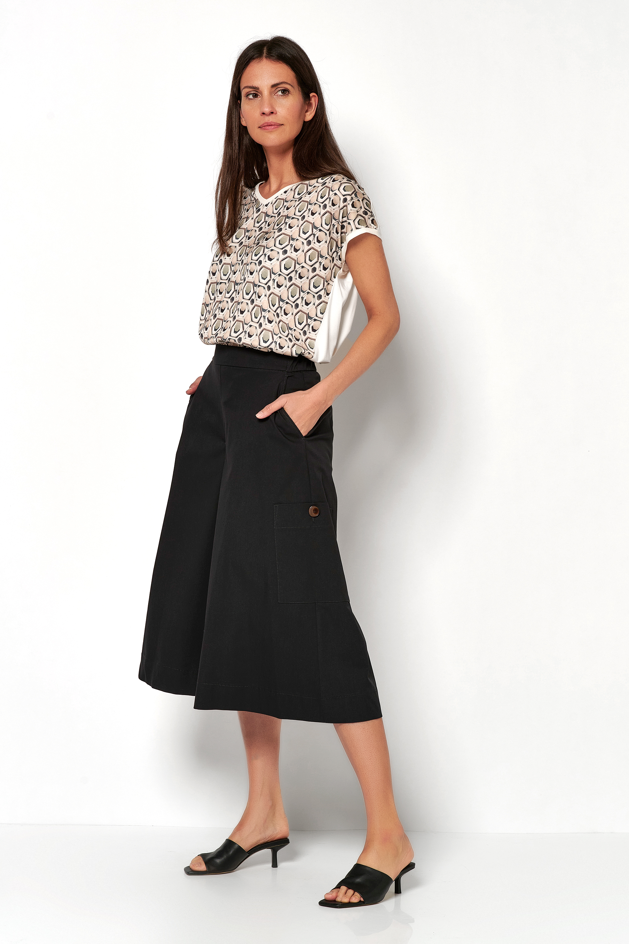 Light culottes with cargo pockets | Style »Culotte« black