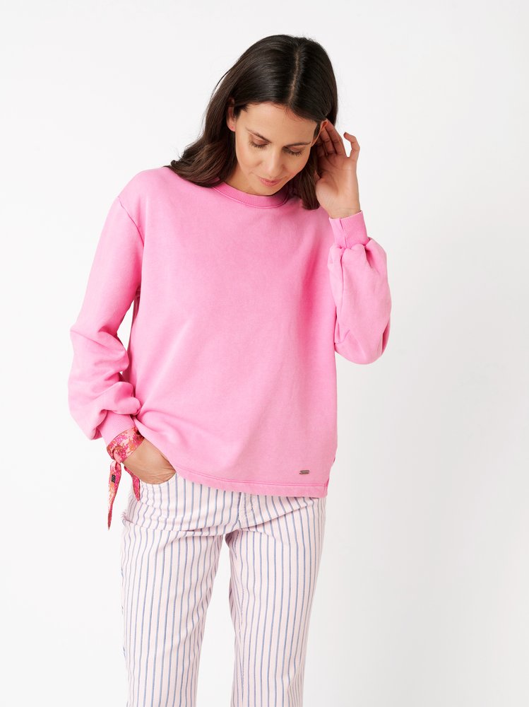 Damensweatshirt Esme in pink, softes Sweatshirt, Frontansicht am Model getragen