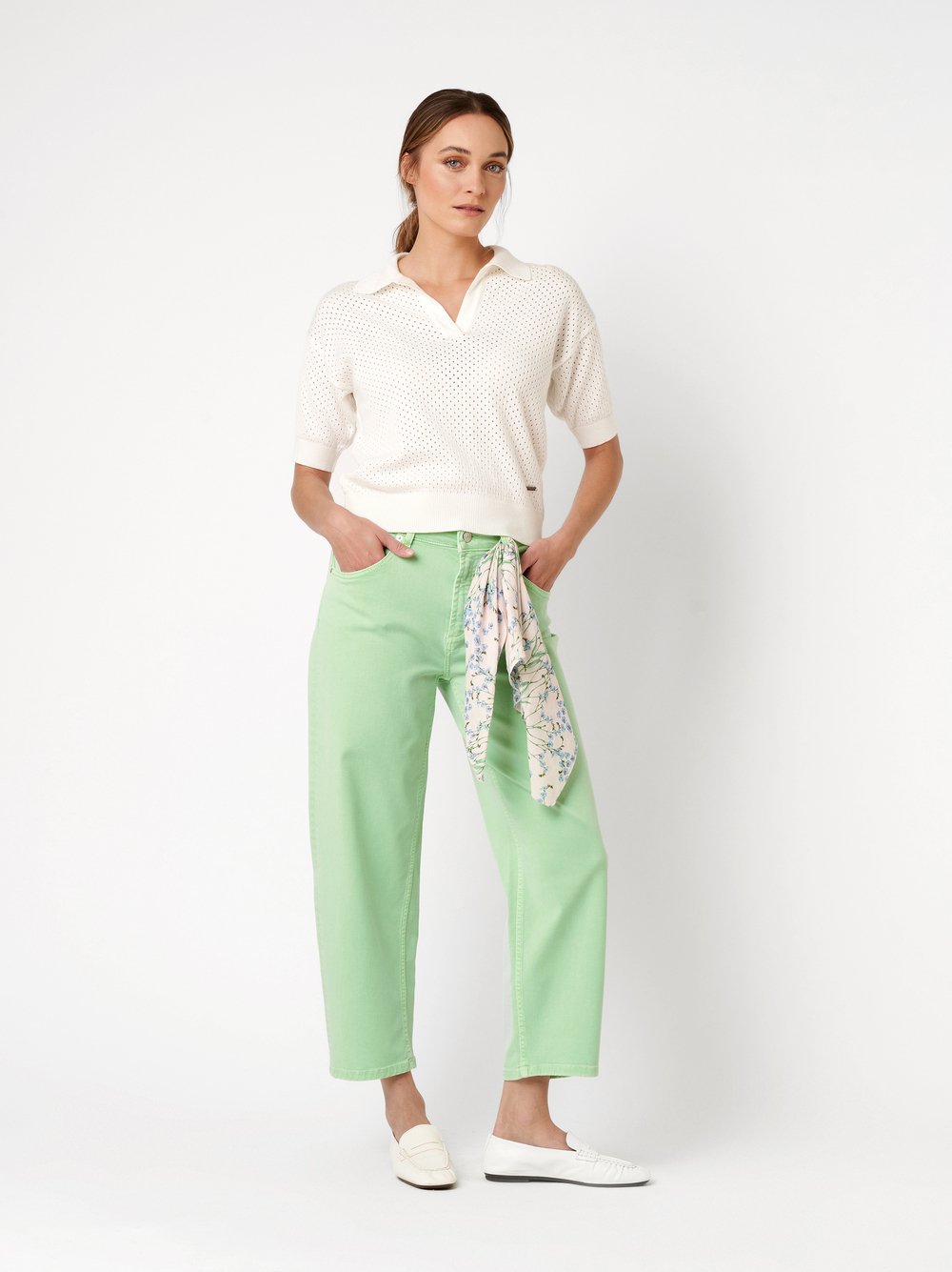 Damenjeans Liv Barrel in light green, Barrel-Fit Jeans, Outfitansicht am Model