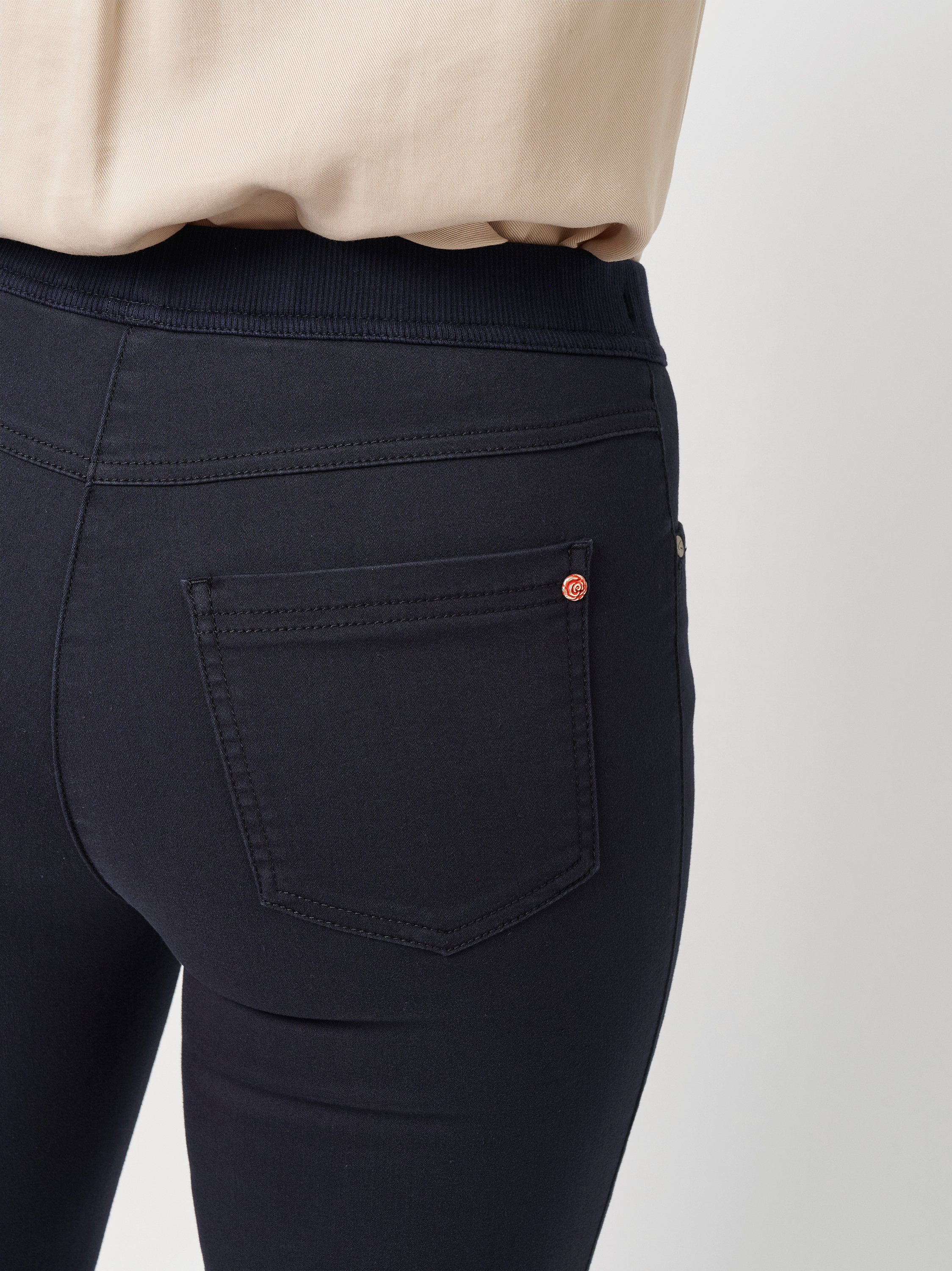 Damenhose My Darling Slim in navy, 5-Pocket mit Jerseybund, Detailansicht