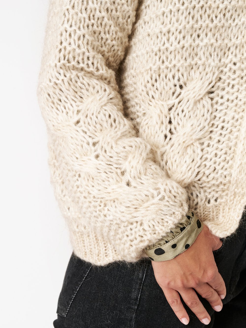 Strickjacke Halo light brown Detailansicht Strickjacke Halo light brown Detailansicht