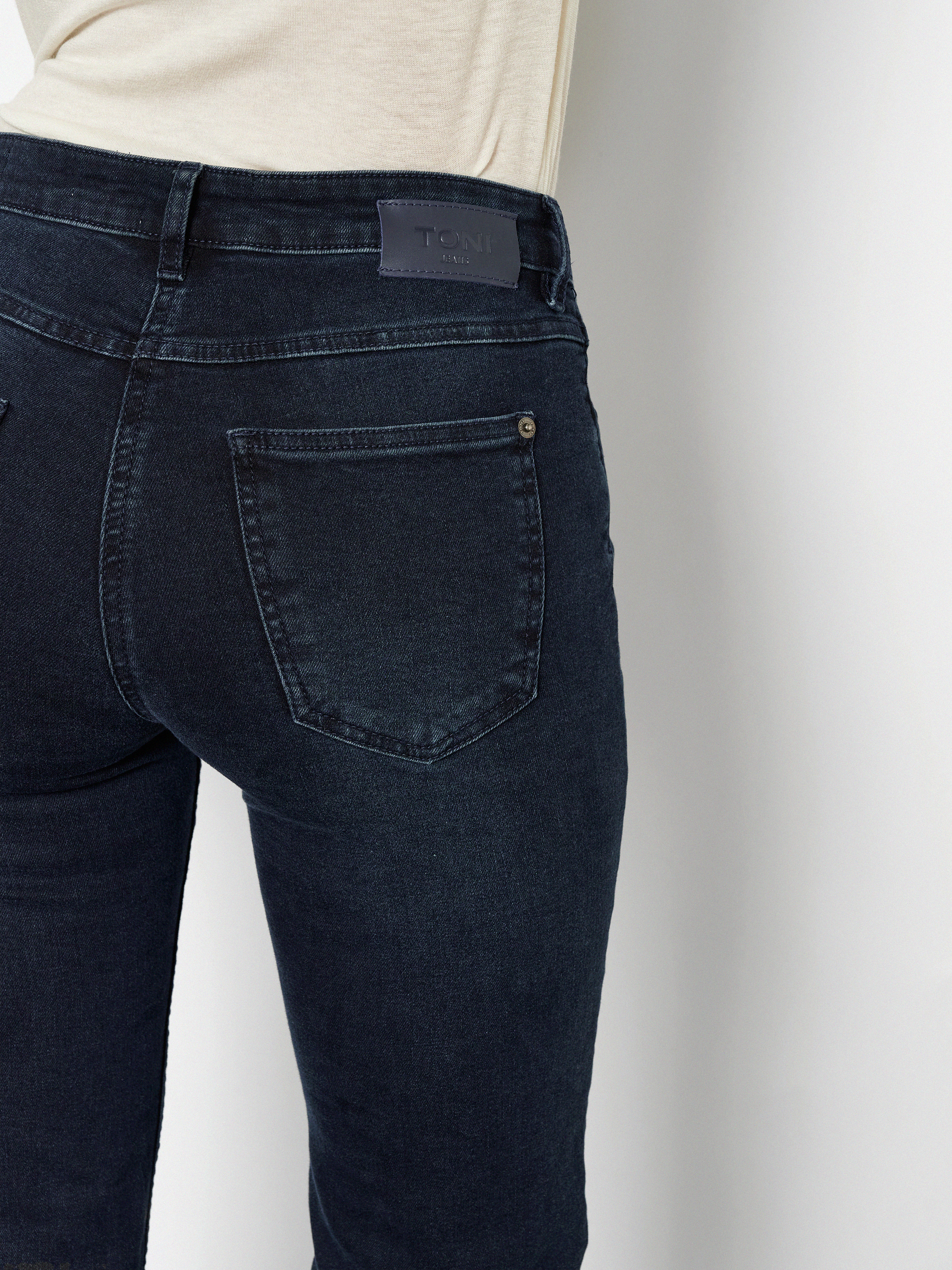 Damenjeans Perfect Shape in Dark Blue, regular-Fit Jeans mit Shapingeffekt, zweite Detailansicht