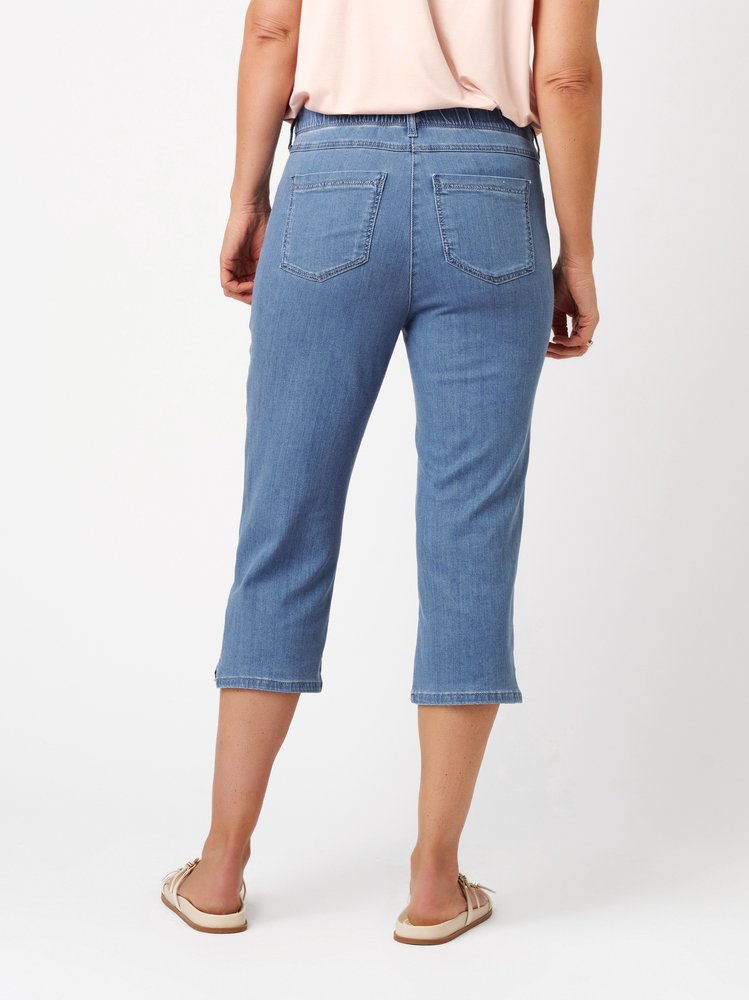 Womens jeans Meine beste Freundin Capri in light blue, summery capri jeans, back view worn by model