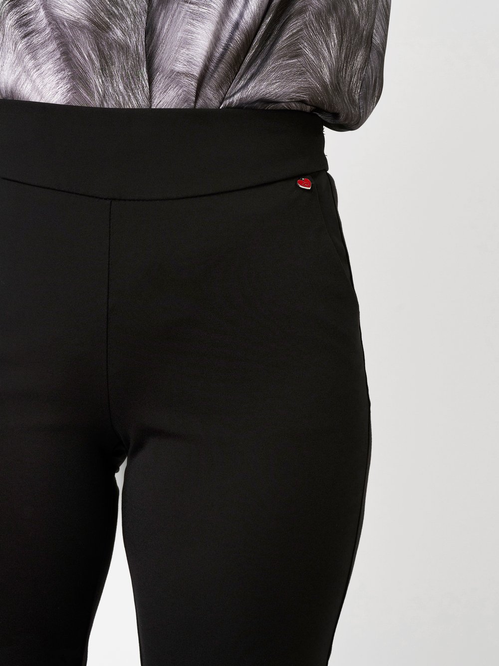 Hose Scarlet black Detailansicht Hose Scarlet black Detailansicht