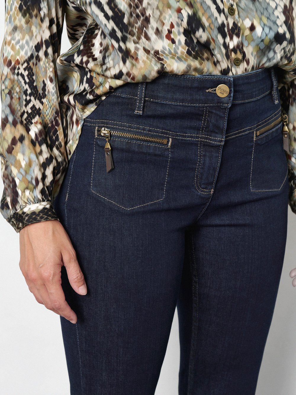 Damenjeans Be Loved in Dark Blue, bootcut-Jeans mit Zip-Taschen, Detailansicht