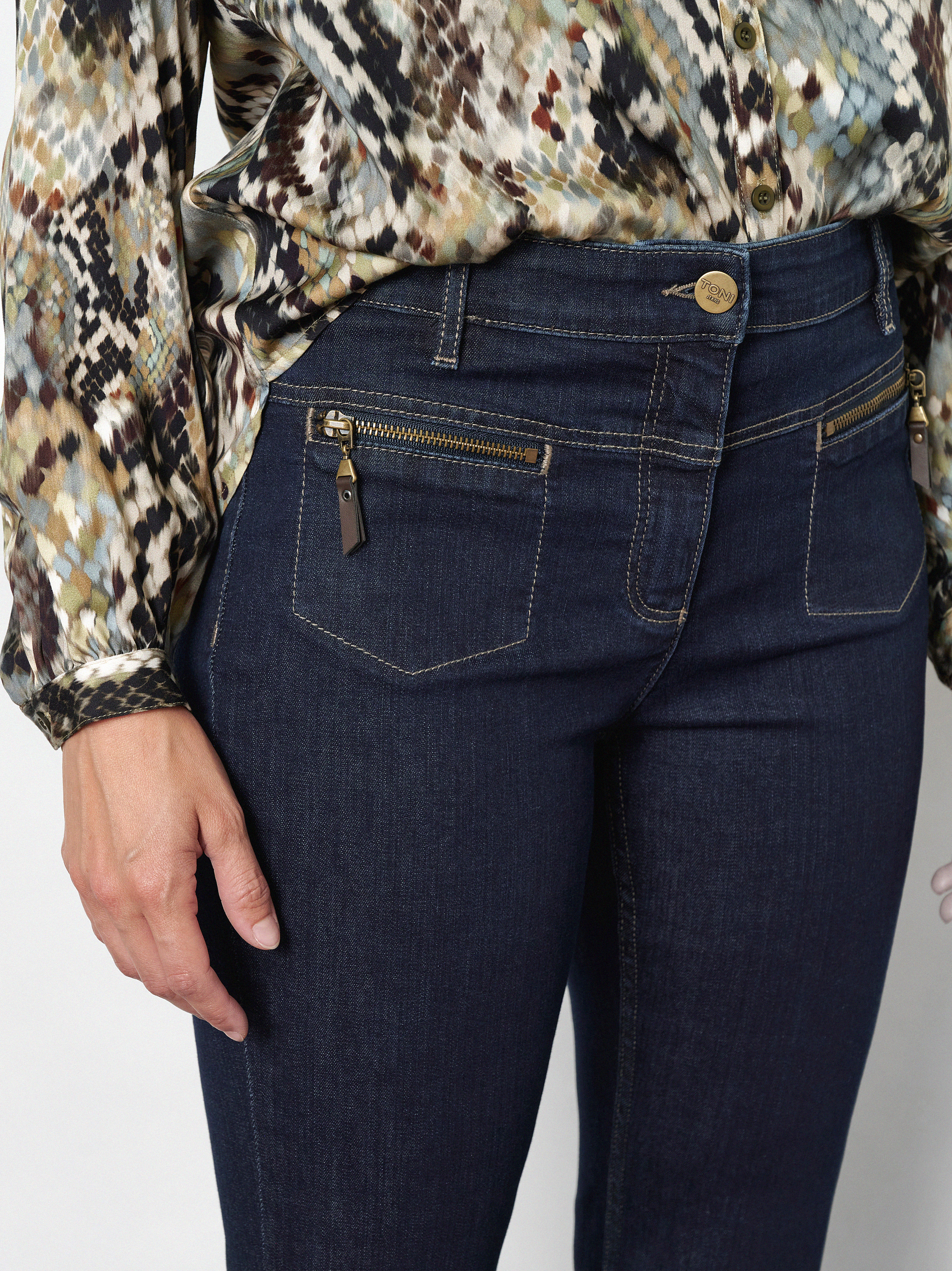 Damenjeans Be Loved in Dark Blue, bootcut-Jeans mit Zip-Taschen, Detailansicht