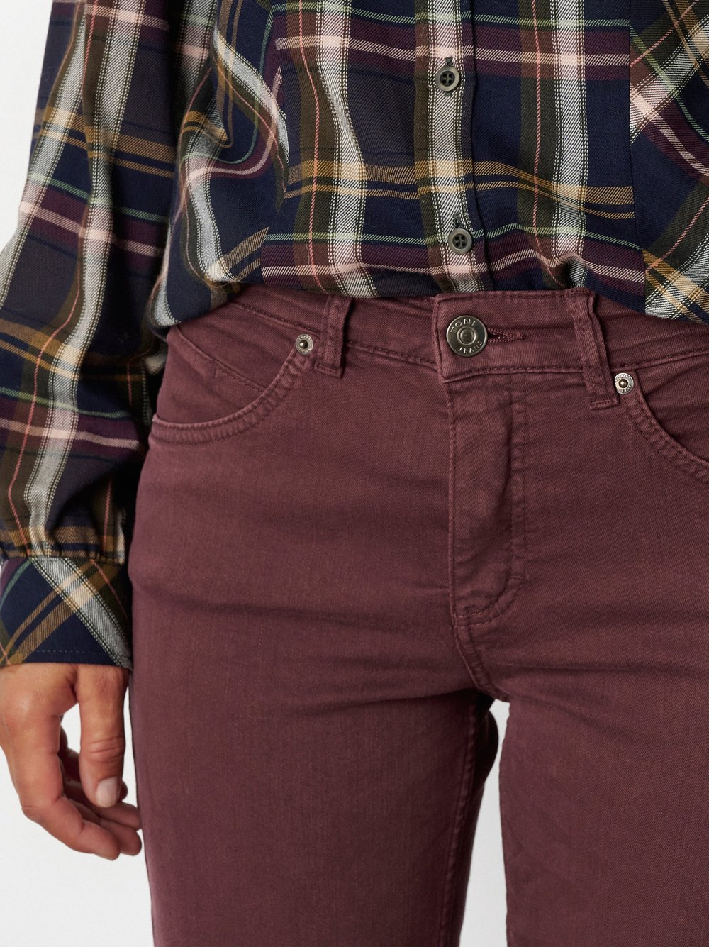 Damenjeans Liv in Beere, straight-Fit Jeans aus Colour Denim, zweite Detailansicht