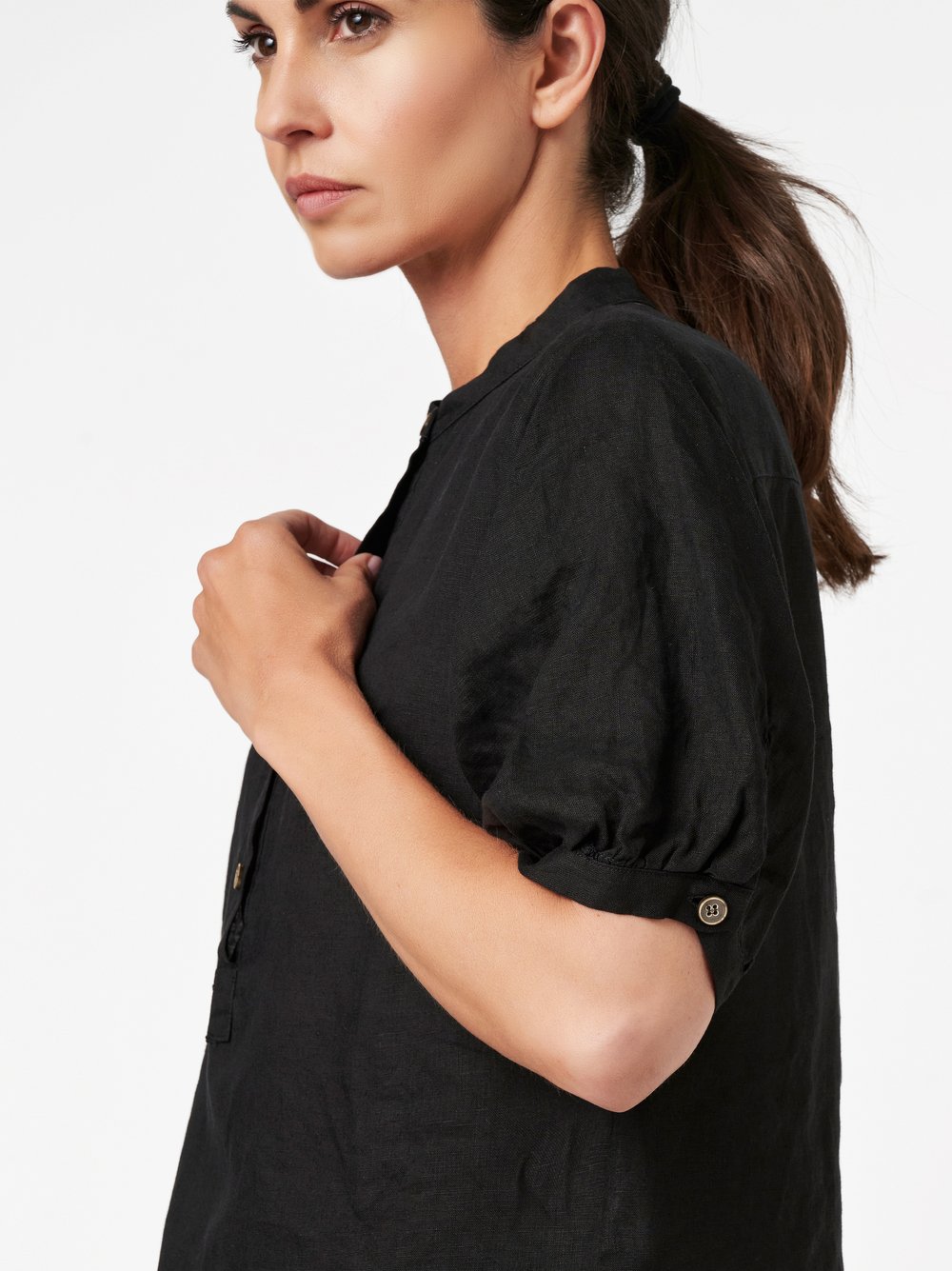 Bluse Alis black Detailansicht Bluse Alis black Detailansicht