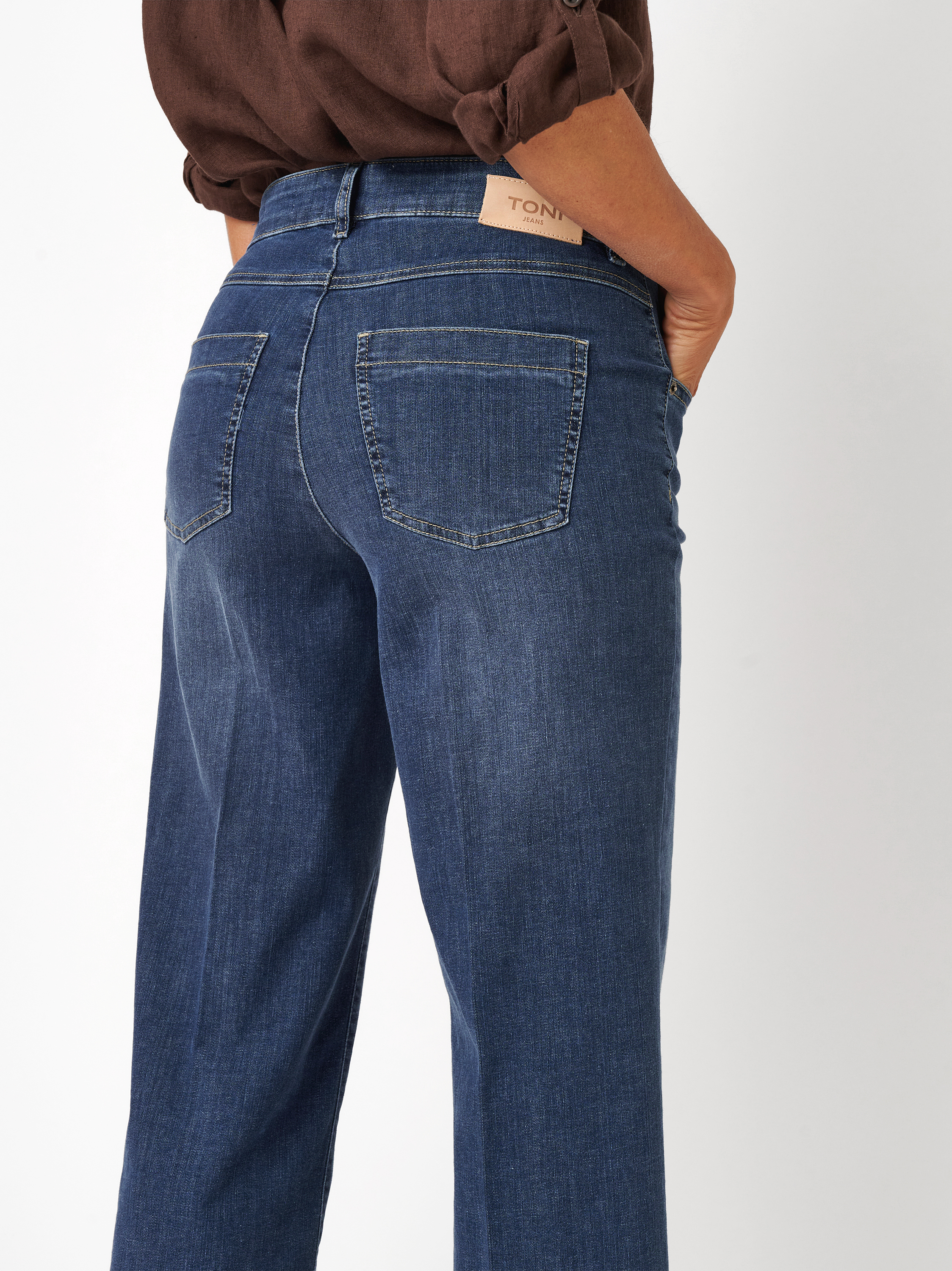Damenjeans Liv Wide 7/8 in mid blue, Weite 7/8-Jeans mit Buegelfalten, Detailansicht