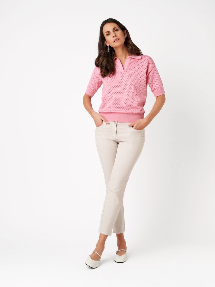 Damenpolo Greta in pink, Poloshirt aus Lochstrick, Outfitansicht am Model