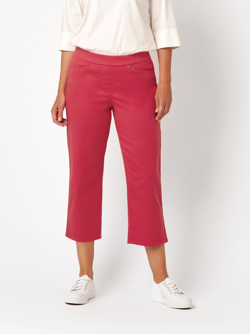 Womens trousers Scarlet 3/4 in pink, relaxed 3/4-length trousers with a pull-on waistba, front view worn by model