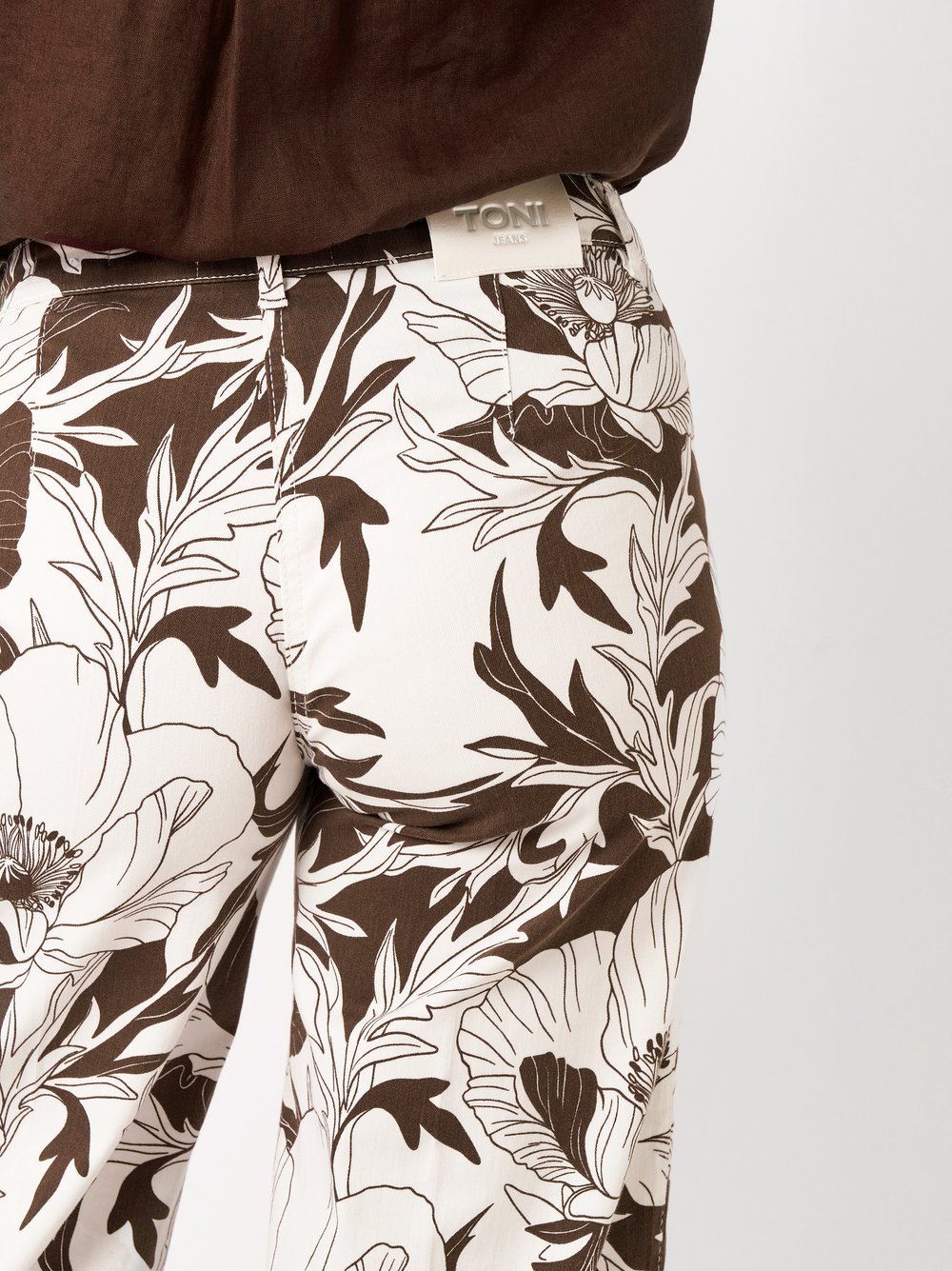 Damenjeans Ella Culotte in brown / offwhite, jeans-Culotte mit grossem Flowerprint, Detailansicht