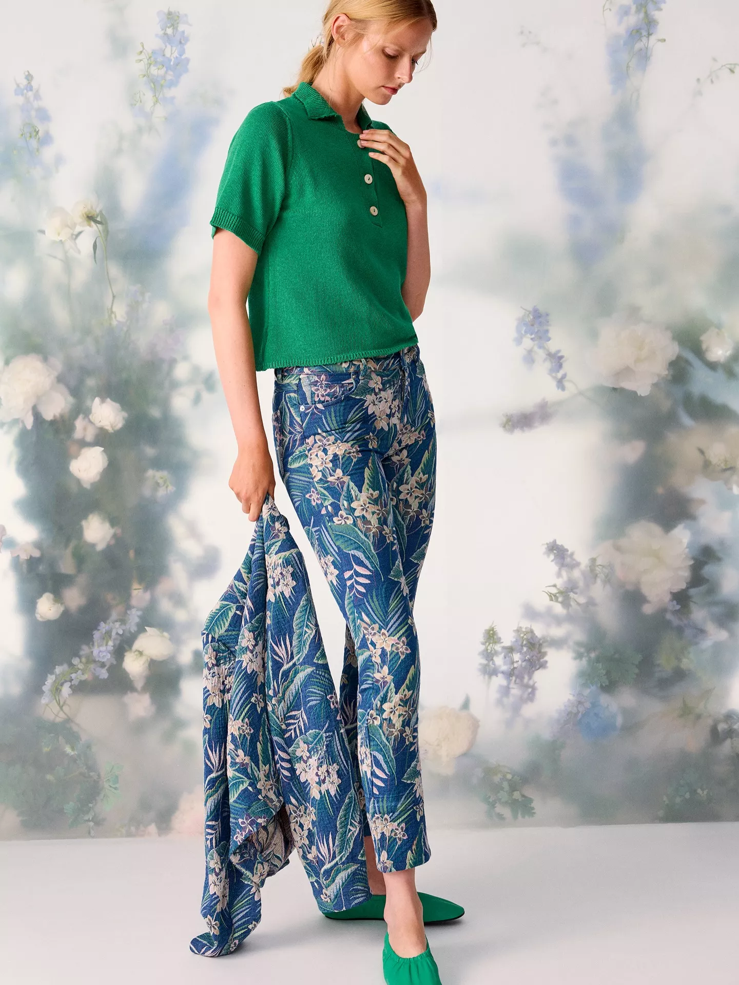 Ein bisschen Tropen 🌱 ein bisschen Sommer.
Und plötzlich wirkt alles leichter.
 
#TONIFashion