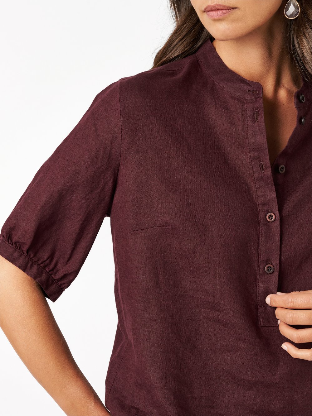 Womens blouse Alis in berry, linen blouse with a band collar, detail view