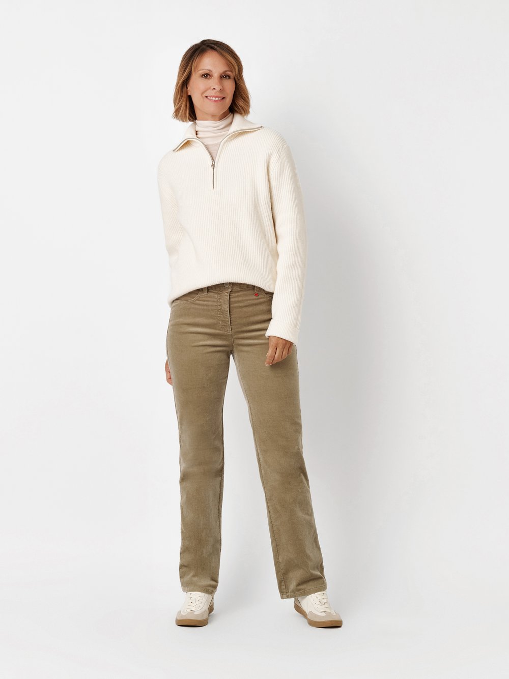 Damenhose Meine beste Freundin in Hellbraun, straight-Fit Cordhose, Outfitansicht am Model