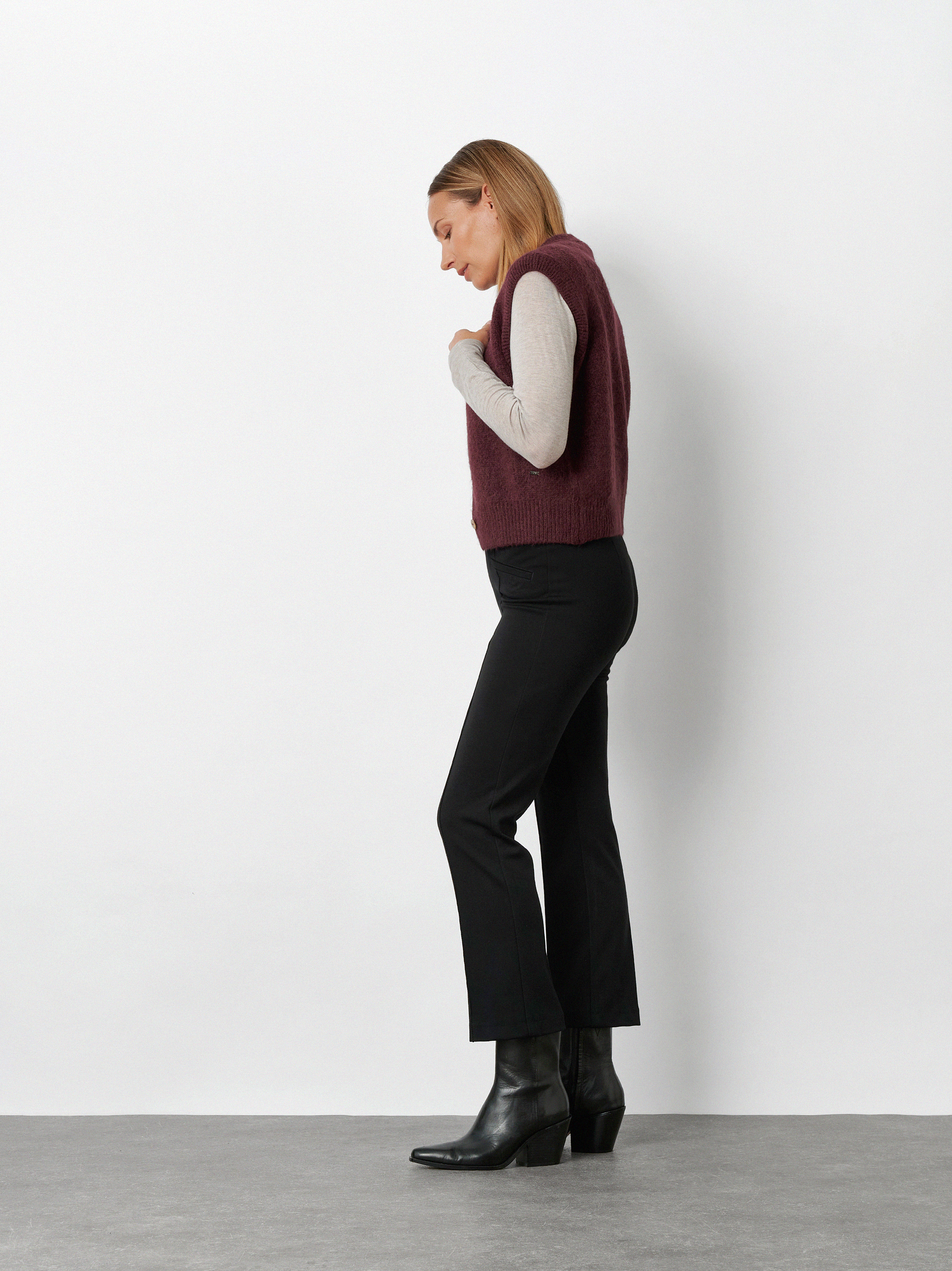Womens trousers Jenny in Black, 7/8 flared jersey trousers, front view worn by model