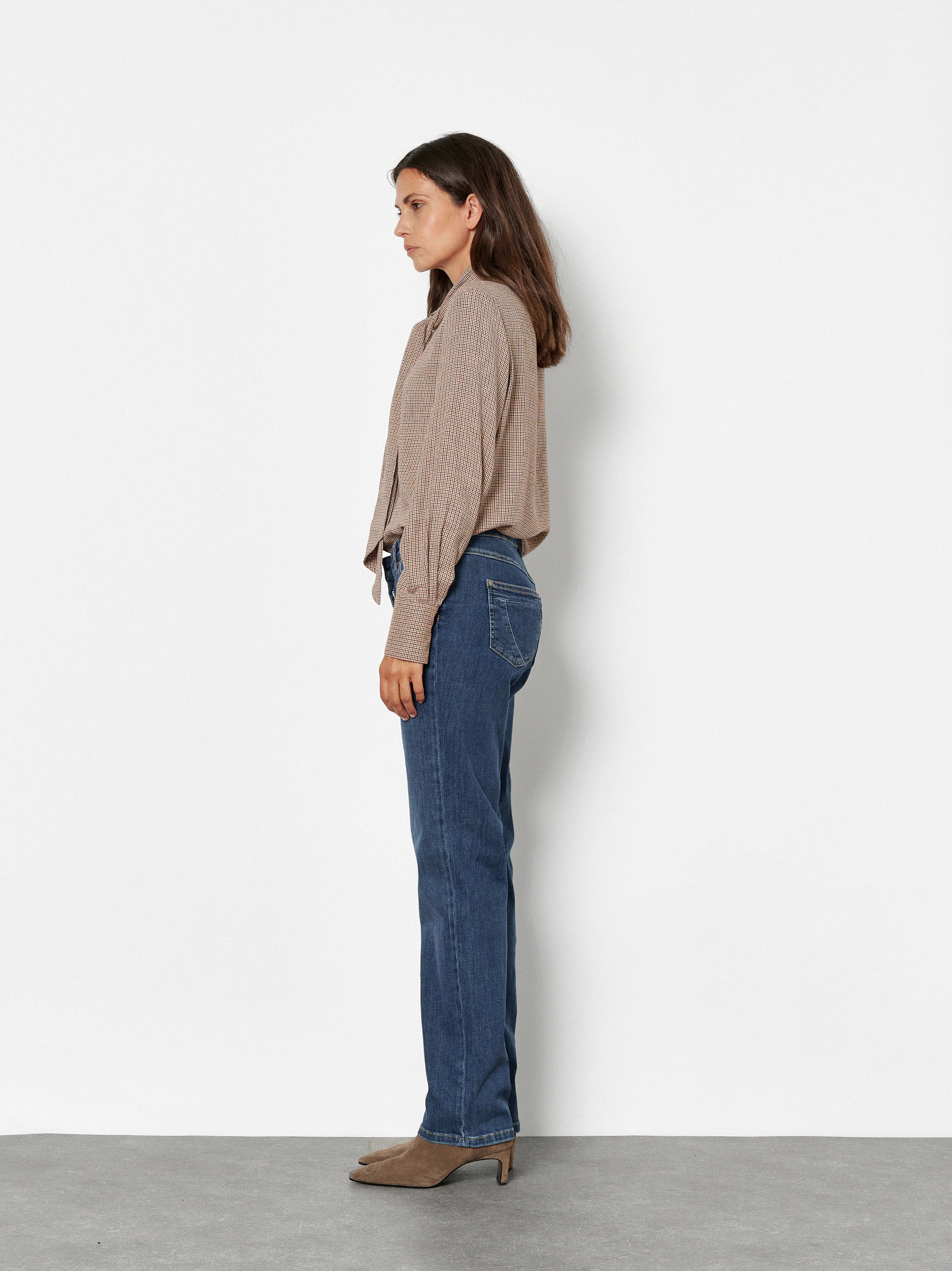 Womens jeans Honey in Dark Blue, casual stretch jeans, front view worn by model