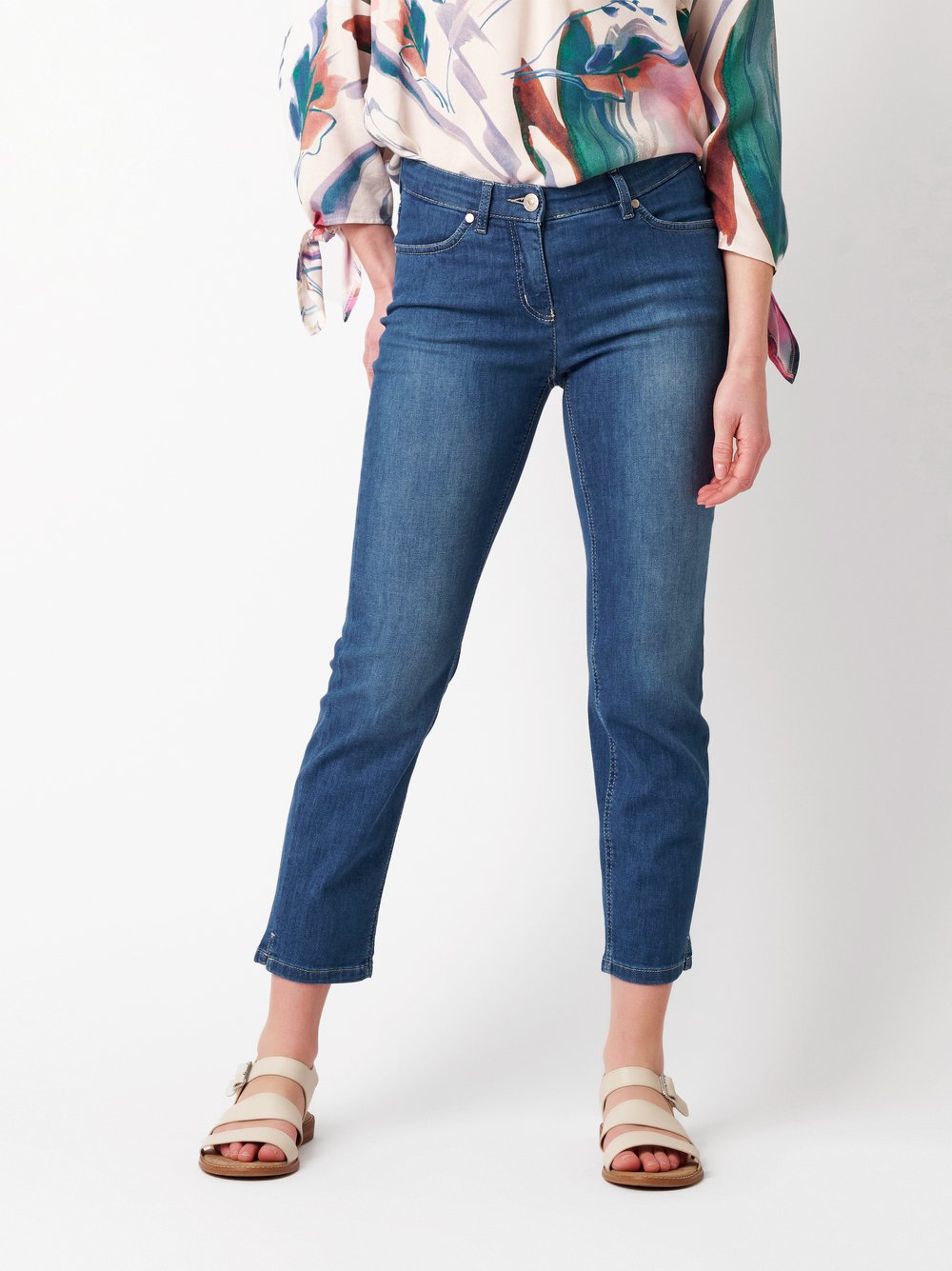 Damenjeans Perfect Shape 7/8 in blue, 7/8-Jeans mit Shapingeffekt, Frontansicht am Model getragen