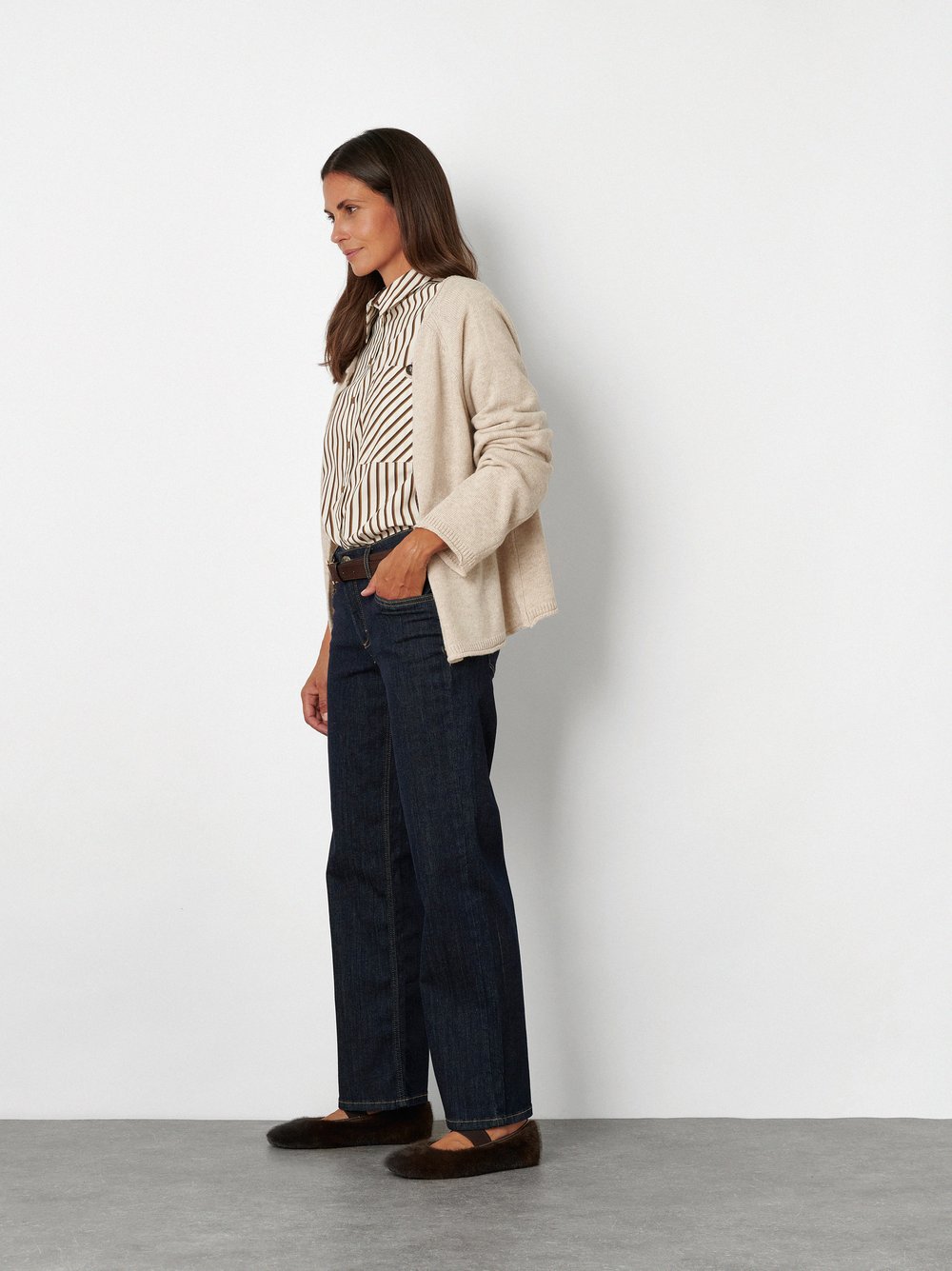 Damenjeans Liv Straight in Rinsed Blue, straight-Fit Jeans, Frontansicht am Model getragen