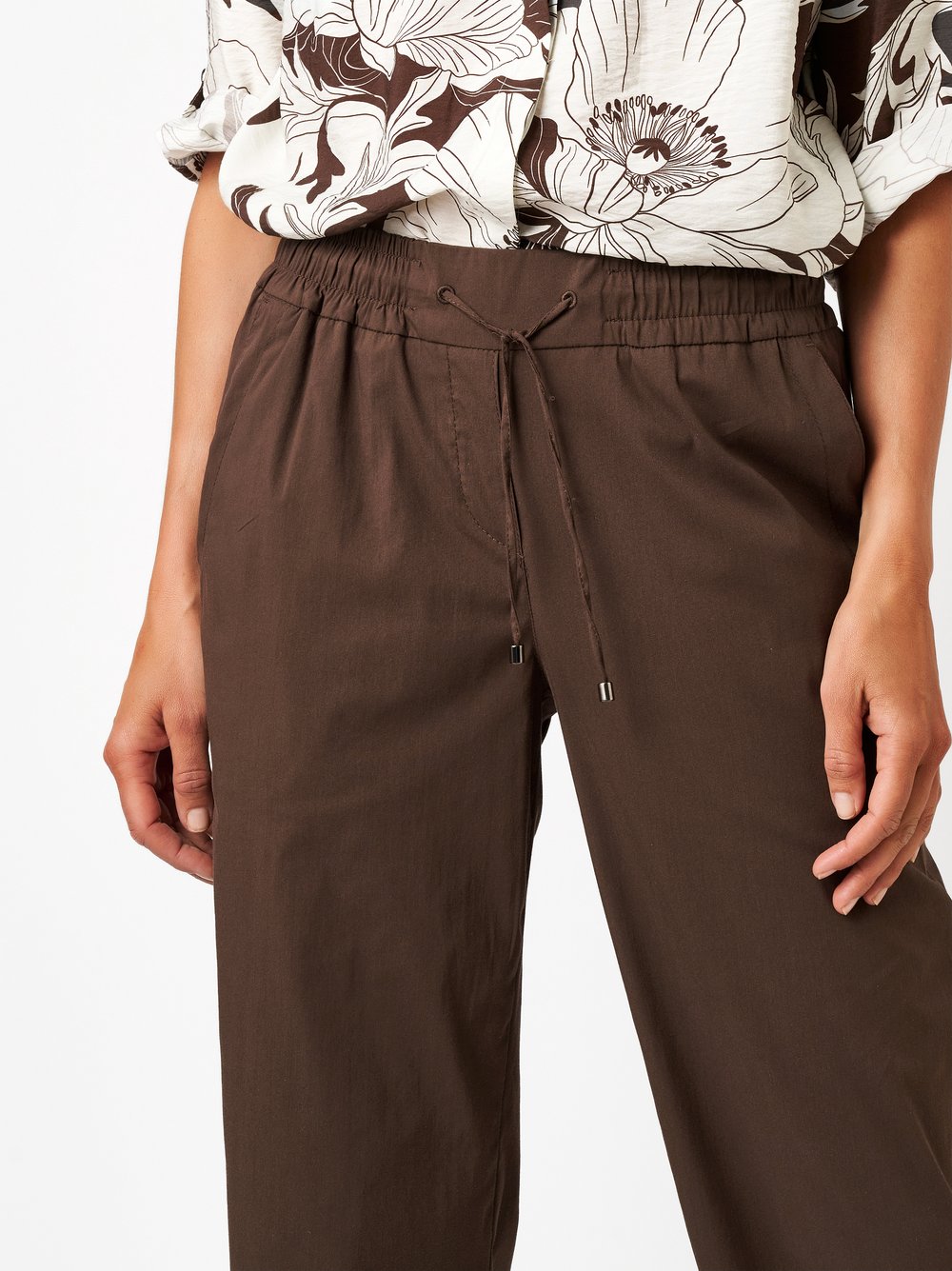 Damenhose Pia 3/4 in dark brown, Legere 3/4-Hose aus leichter Baumwolle, Detailansicht