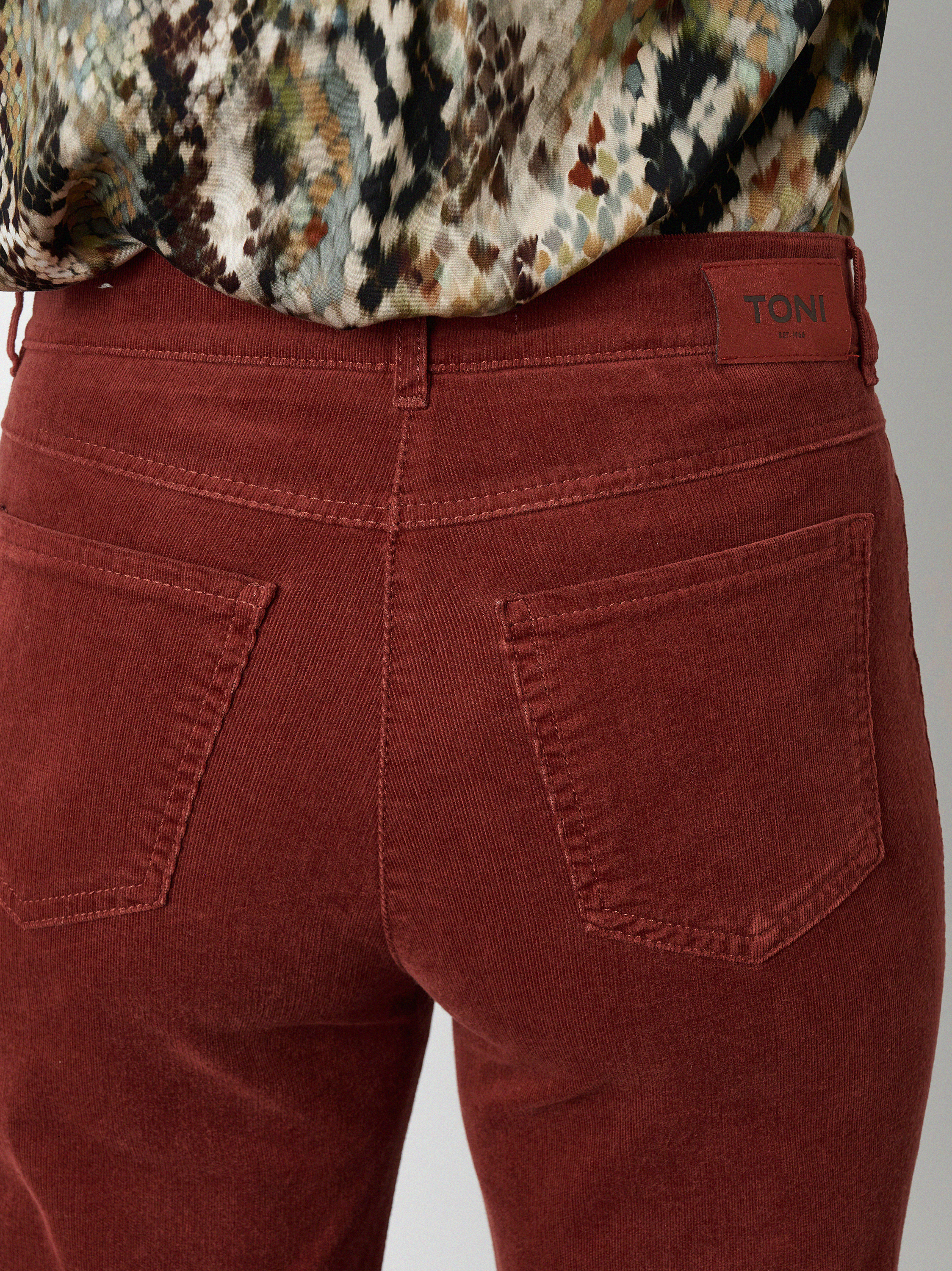 Womens trousers Be Loved in Bordeaux, high-waist corduroy trousers, detail view